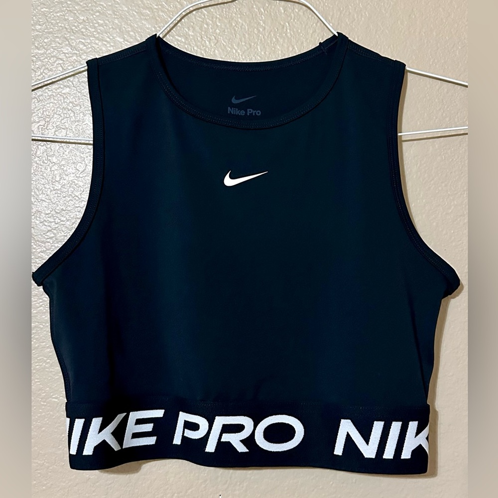 Nike Pro Women’s Dri-FIT Cropped Tank Top (Black) – Size XS